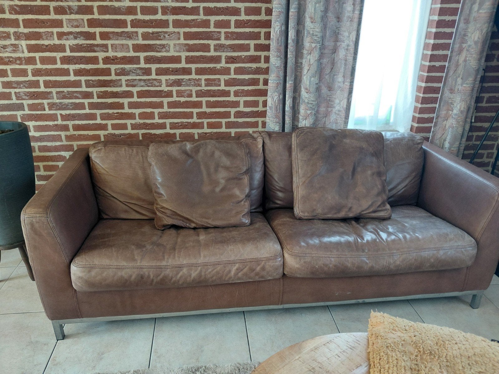 tweezit bank van echt leer !, Ophalen, Gebruikt, 75 tot 100 cm, Leer