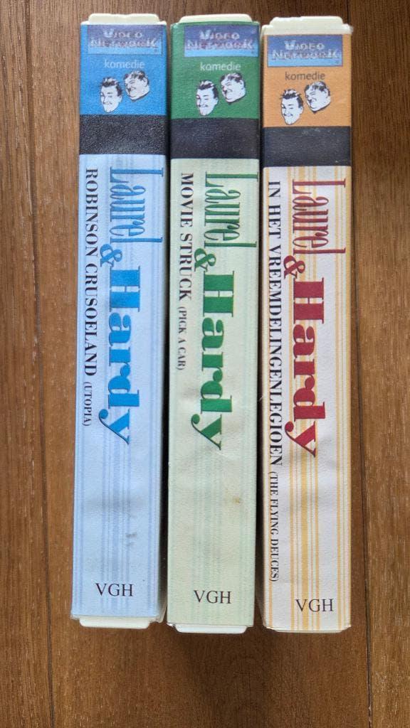 Drie Laurel en Hardy VHS koopvideo's (videobanden), Alle leeftijden, Ophalen of Verzenden, Gebruikt, Komedie