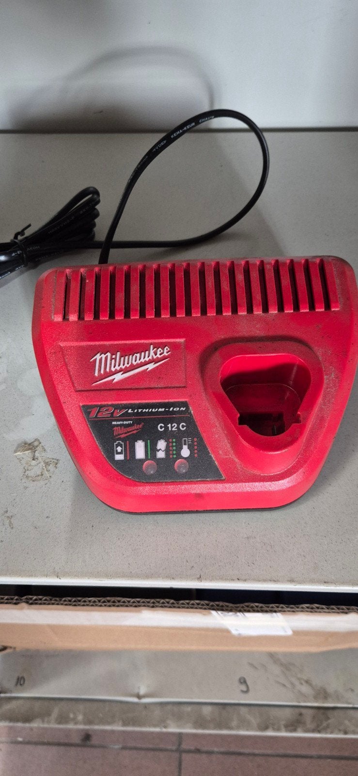 2x Milwaukee C12C 12V Li-Ion Acculader, Doe-het-zelf en Verbouw, Gereedschap | Overige machines, Gebruikt, Ophalen of Verzenden
