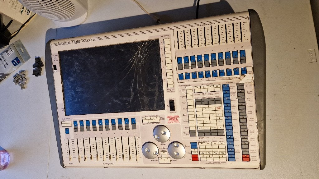 Gezocht Avolites lichttafels met defect, Muziek en Instrumenten, Ophalen of Verzenden, Gebruikt, Licht, Geluidgestuurd