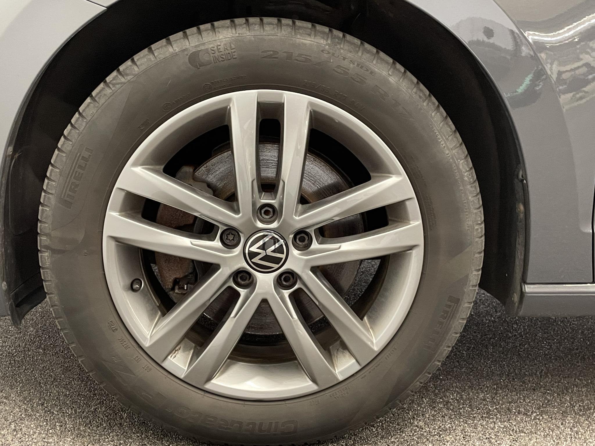 Volkswagen Touran 1.5 TSI DSG Highline Navigatie Parkeersens, 15 km/l, 4 cilinders, 150 pk, 7 stoelen