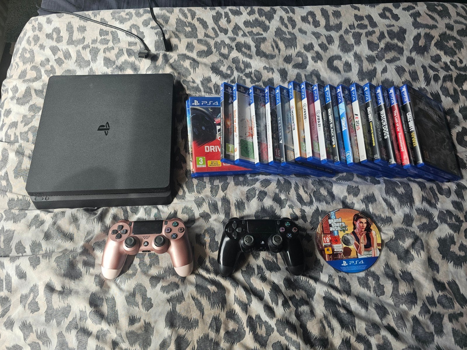 PlayStation 4 Slim met 2 controllers en 18 games, Spelcomputers en Games, Ophalen, Met 2 controllers, Zo goed als nieuw, Slim