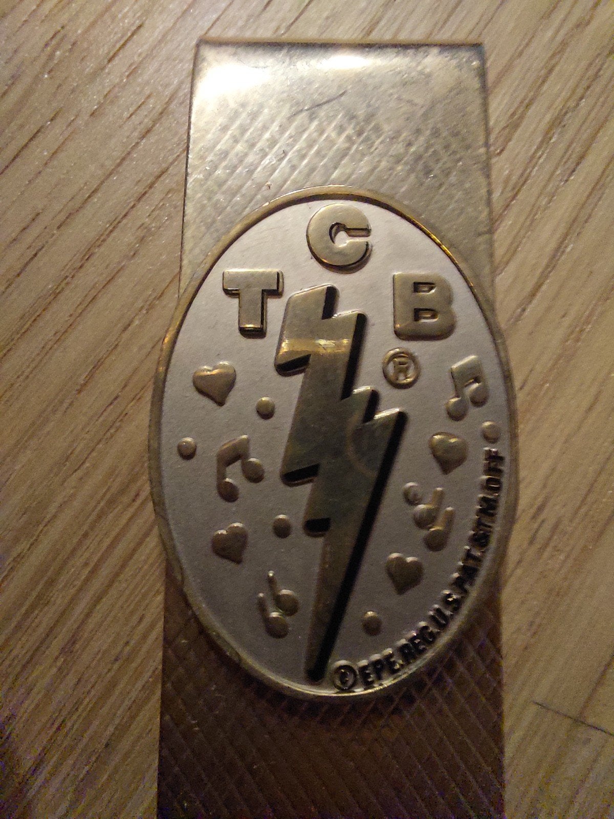 TCB money clip.  goud met zilverkleurig., Ophalen of Verzenden, Nieuw, Gebruiksvoorwerp