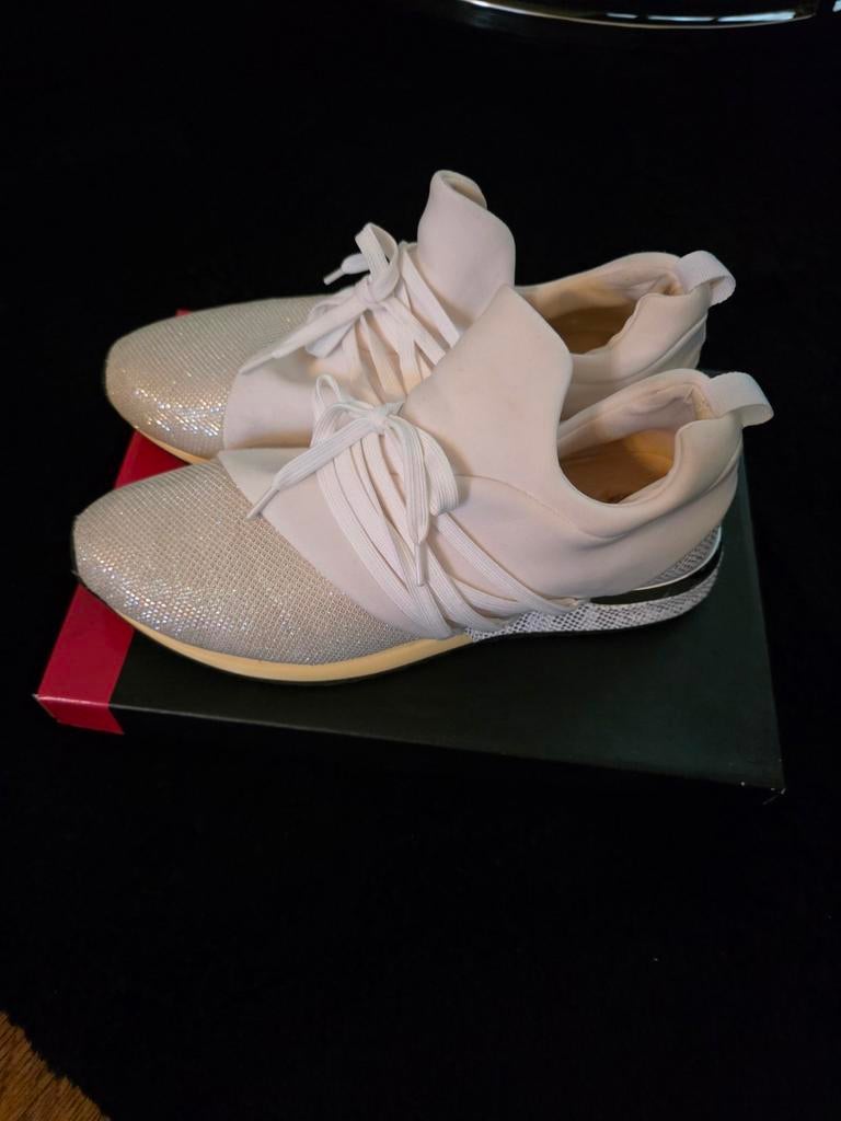 La strada sneaker, Ophalen