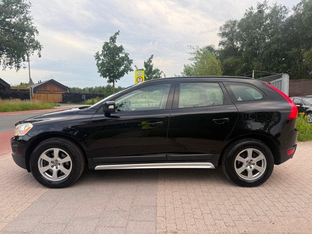 Volvo XC60 2.0T Kinetic Automaat Airco Cruise Trekhaak, Auto's, Volvo, Euro 5, 4 cilinders, Zwart, Origineel Nederlands