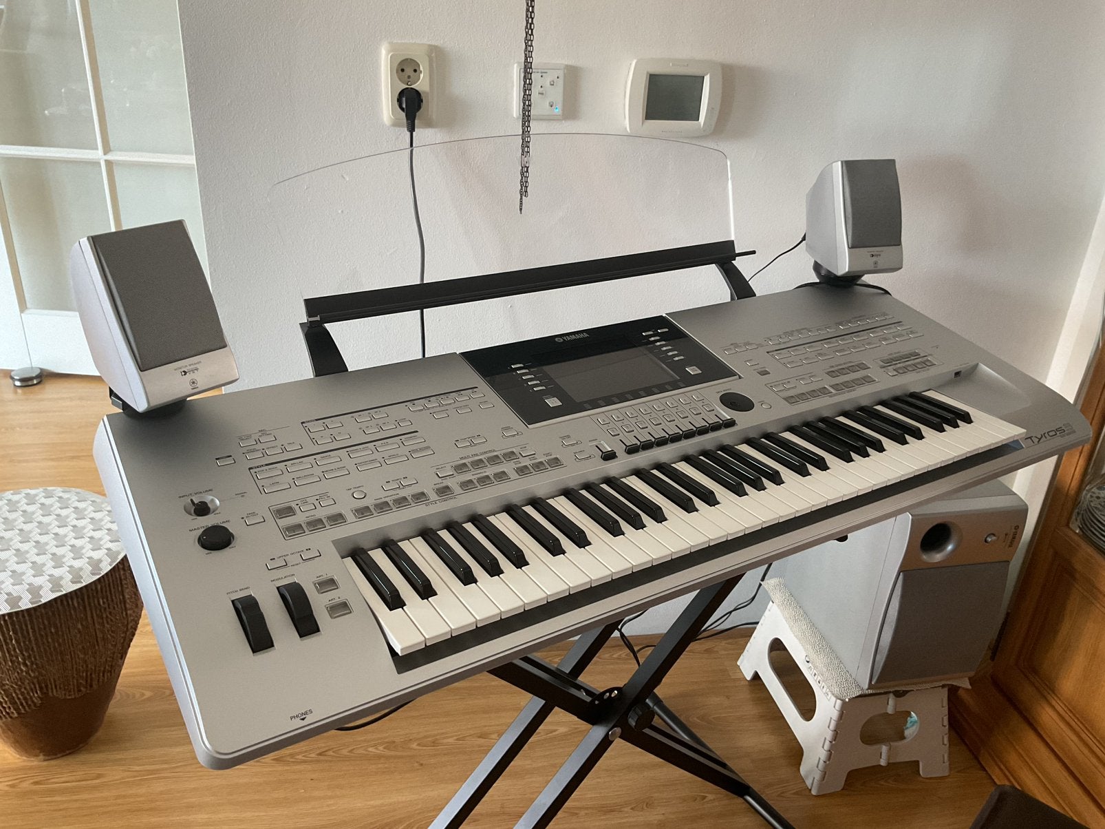 Tyros 3 met harde schijf ,boxen ,basbox standaard kruk, Ophalen, Zo goed als nieuw, 61 toetsen, Yamaha