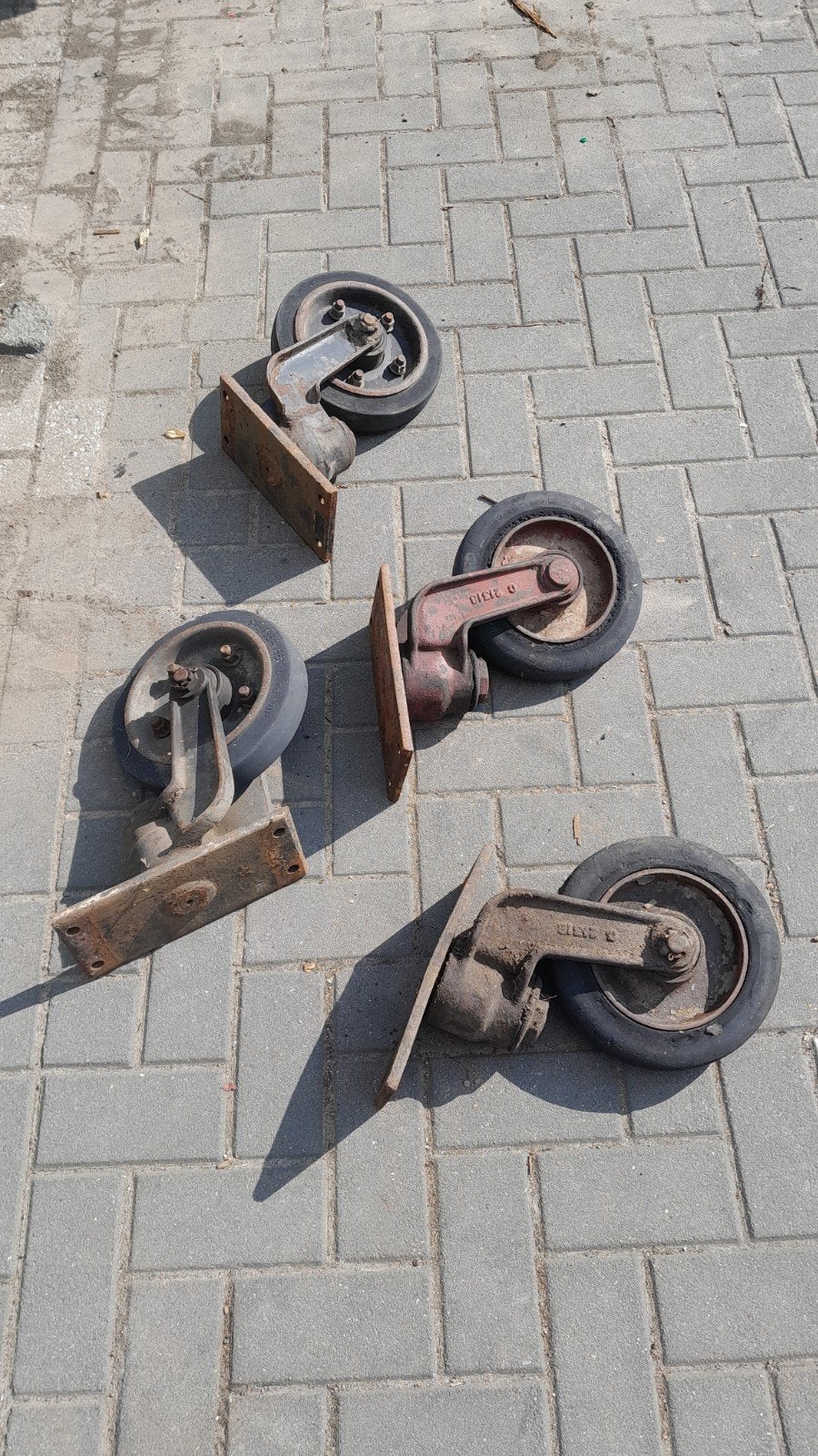 Set van 4 zwenkwielen - robuust en gebruikt, Ophalen, Gebruikt