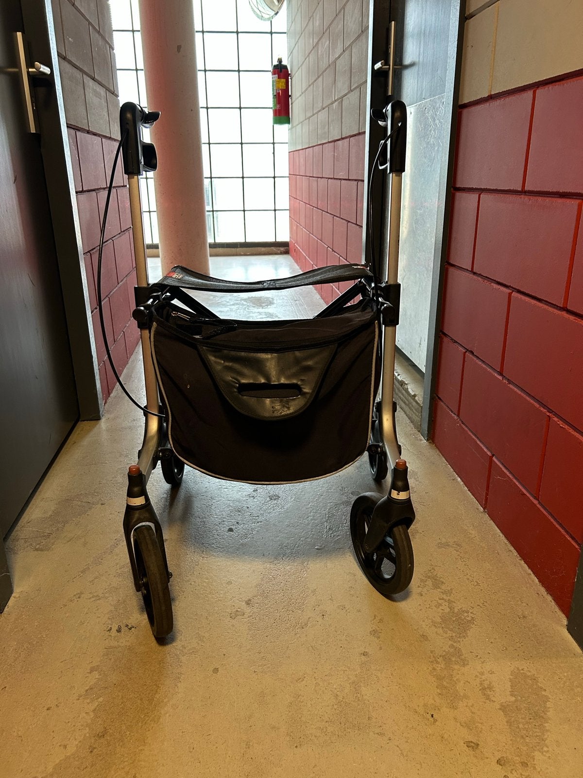 Te koop rollator, Ophalen, Lichtgewicht, Gebruikt