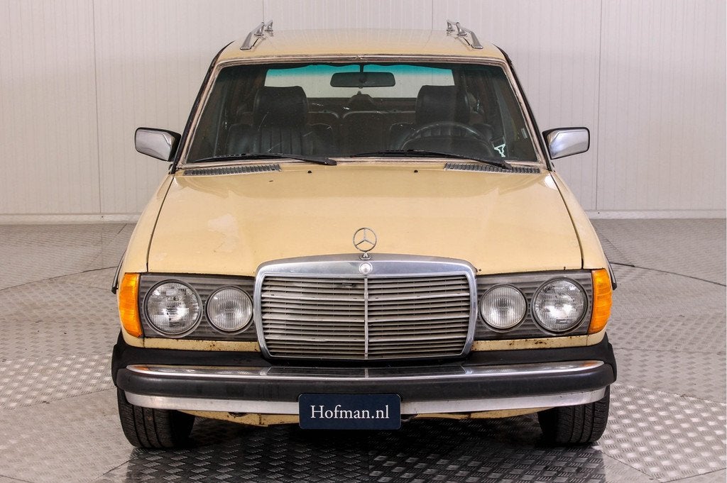 Mercedes-Benz 200-serie 300 TD Automaat (bj 1979), Auto's, Mercedes-Benz, Automaat, Gebruikt, Beige, Leder