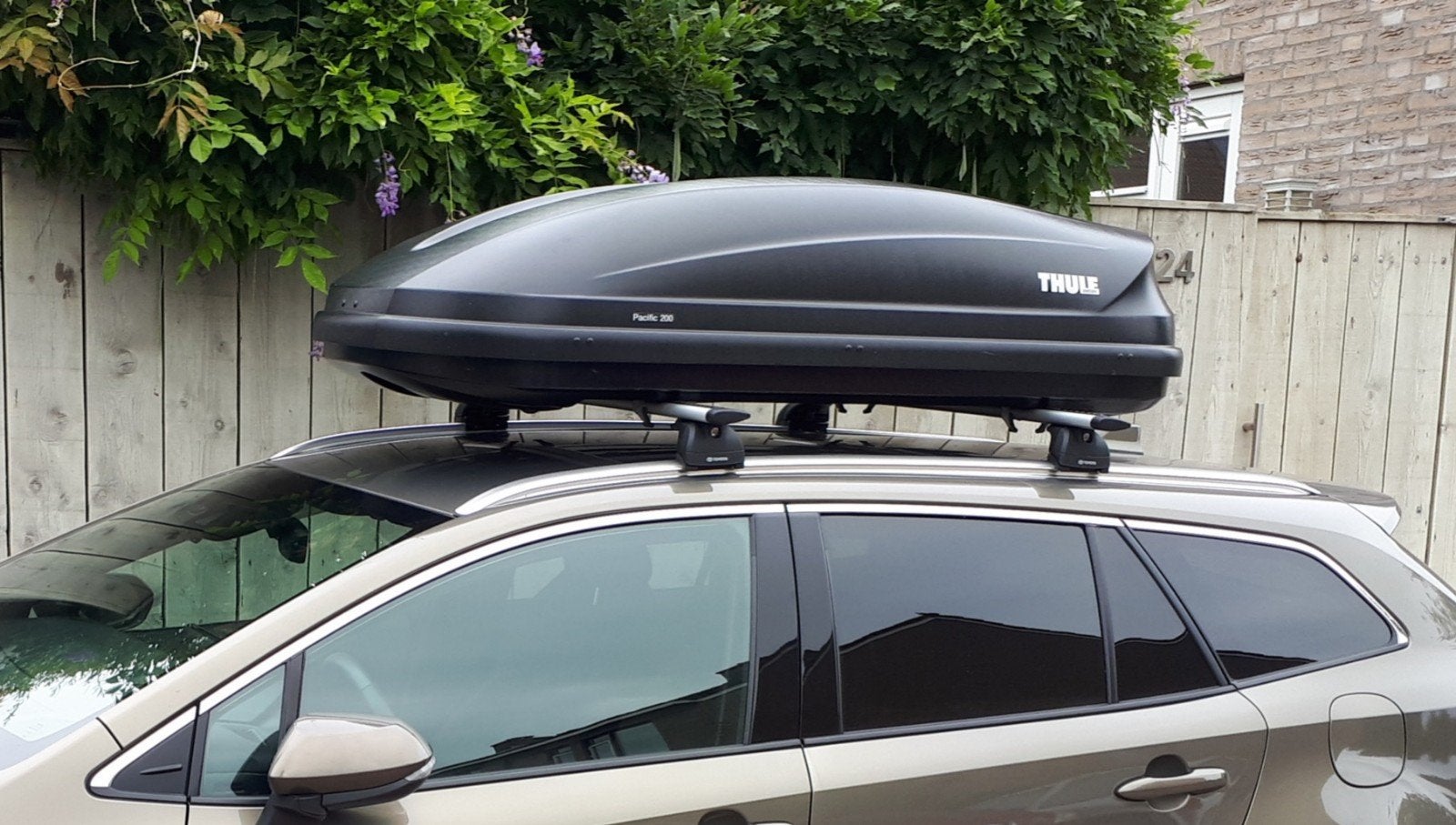 Thule Pacific M dakkoffer te huur, Ophalen, Gebruikt