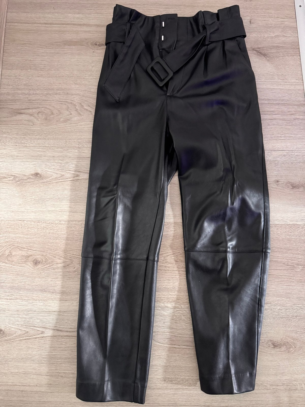 H&M Zwarte leerlook Broek Maat 34, Zwart, Ophalen of Verzenden, Zo goed als nieuw, Maat 34 (XS) of kleiner