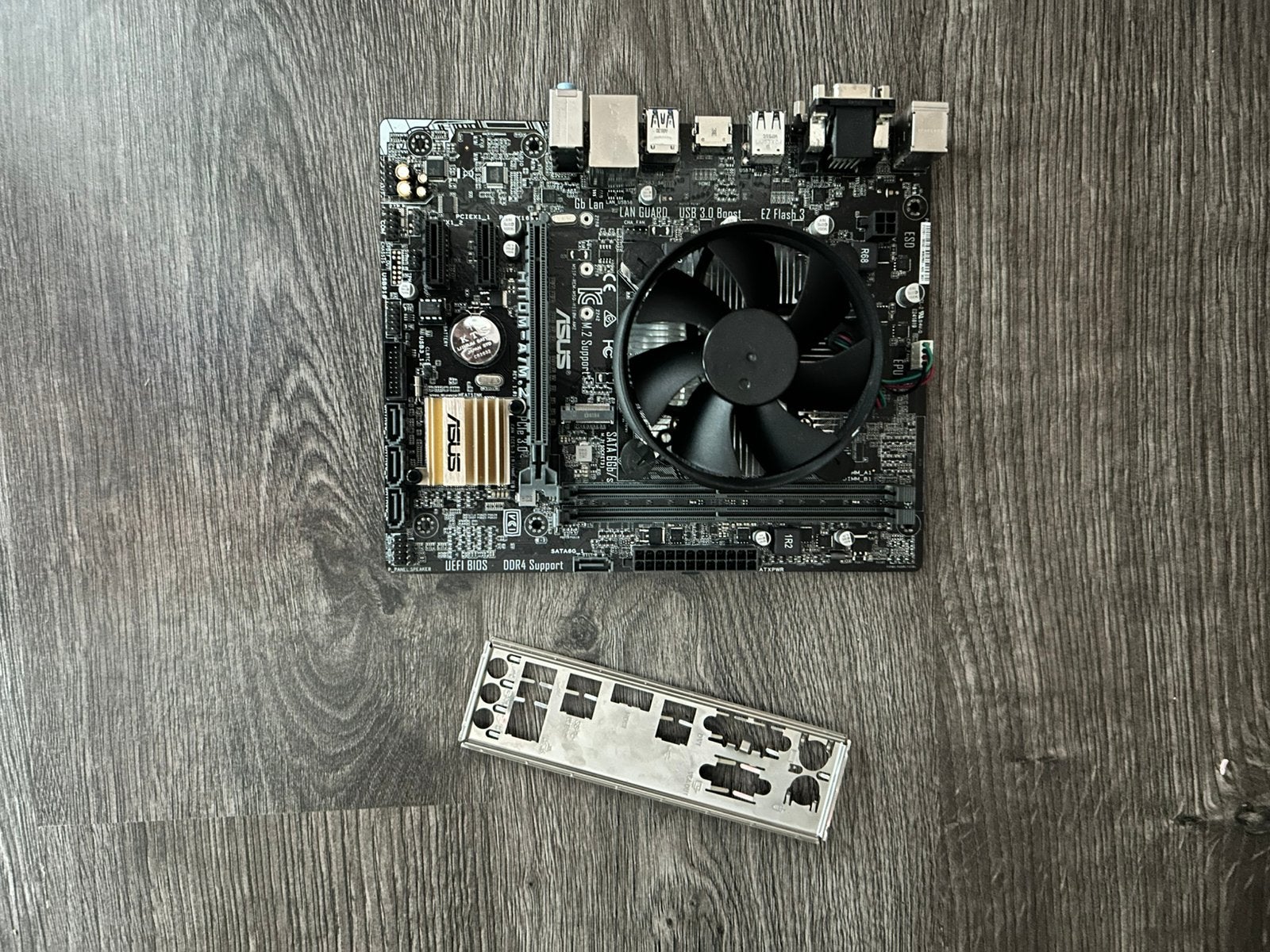 ASUS H110M + Intel i5-7500 + koeler, Computers en Software, Verzenden, Zo goed als nieuw, Intel, DDR4