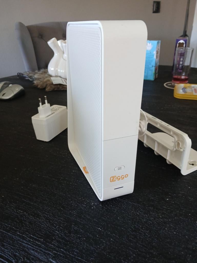 Ziggo Connectbox Router met modem, Computers en Software, Routers en Modems, Gebruikt, Router met modem, Ophalen of Verzenden