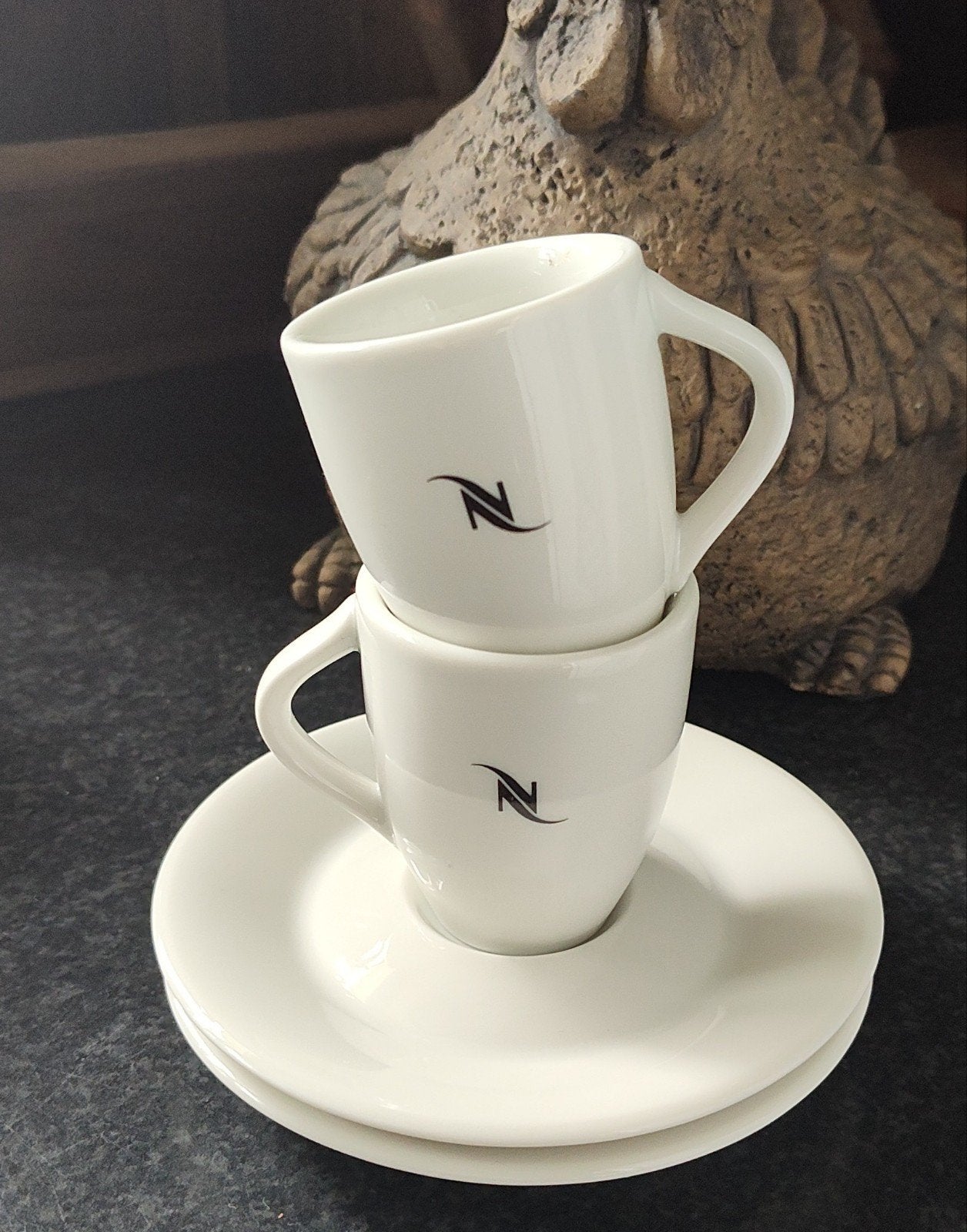 2 x Nespresso espresso kop en schotels, Ophalen of Verzenden, Zo goed als nieuw, Overige stijlen, Kop(pen) en/of Schotel(s)