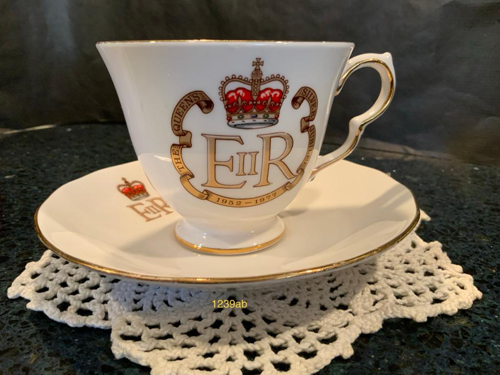 Queen Elizabeth II Zilveren Jubileum Theekopje & Schotel, Antiek en Kunst, Ophalen of Verzenden