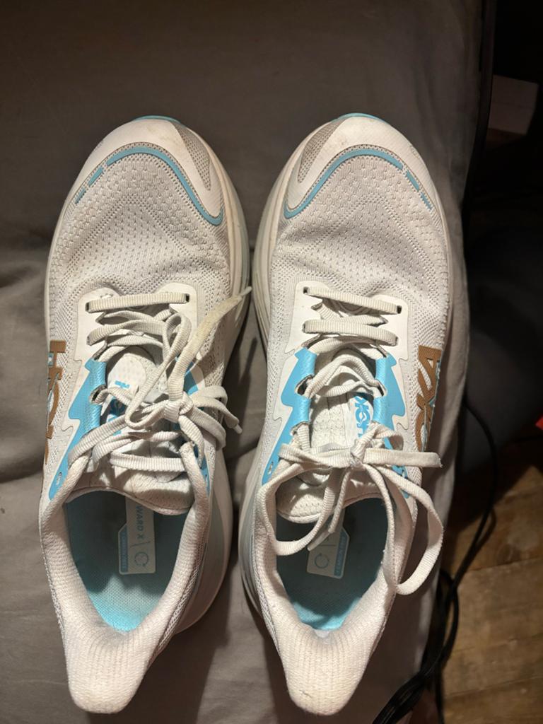 Hoka One One hardloopschoenen maat 40 2/3, Ophalen of Verzenden, Gedragen, Wit, Sportschoenen
