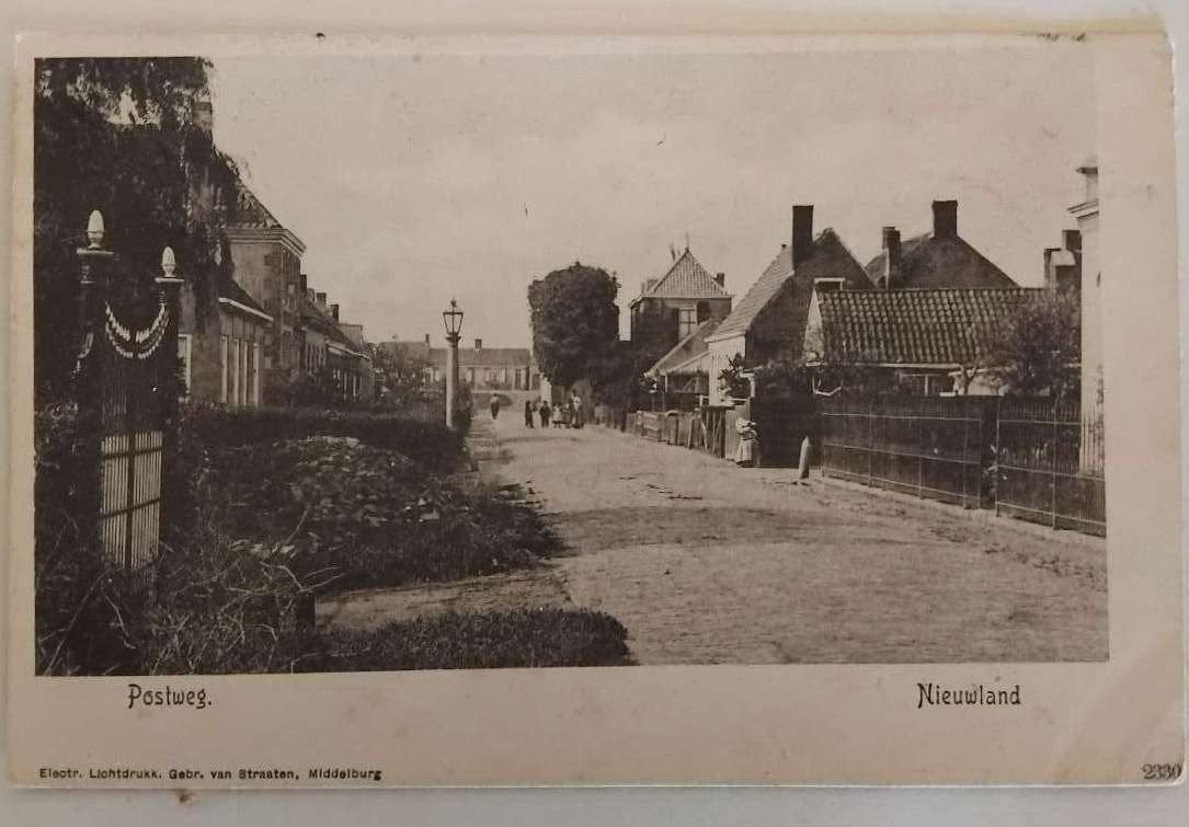 Nieuwland (Zeeland) – Postweg met Groep Bewoners (1911), Ophalen of Verzenden, Voor 1920, Gelopen, Zeeland
