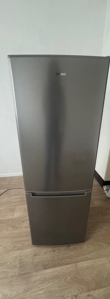 Koel-vriescombinatie,  Tomado TCR1420S Z.G.A.N., Witgoed en Apparatuur, Ophalen, 150 tot 200 liter, Met aparte vriezer, Zo goed als nieuw