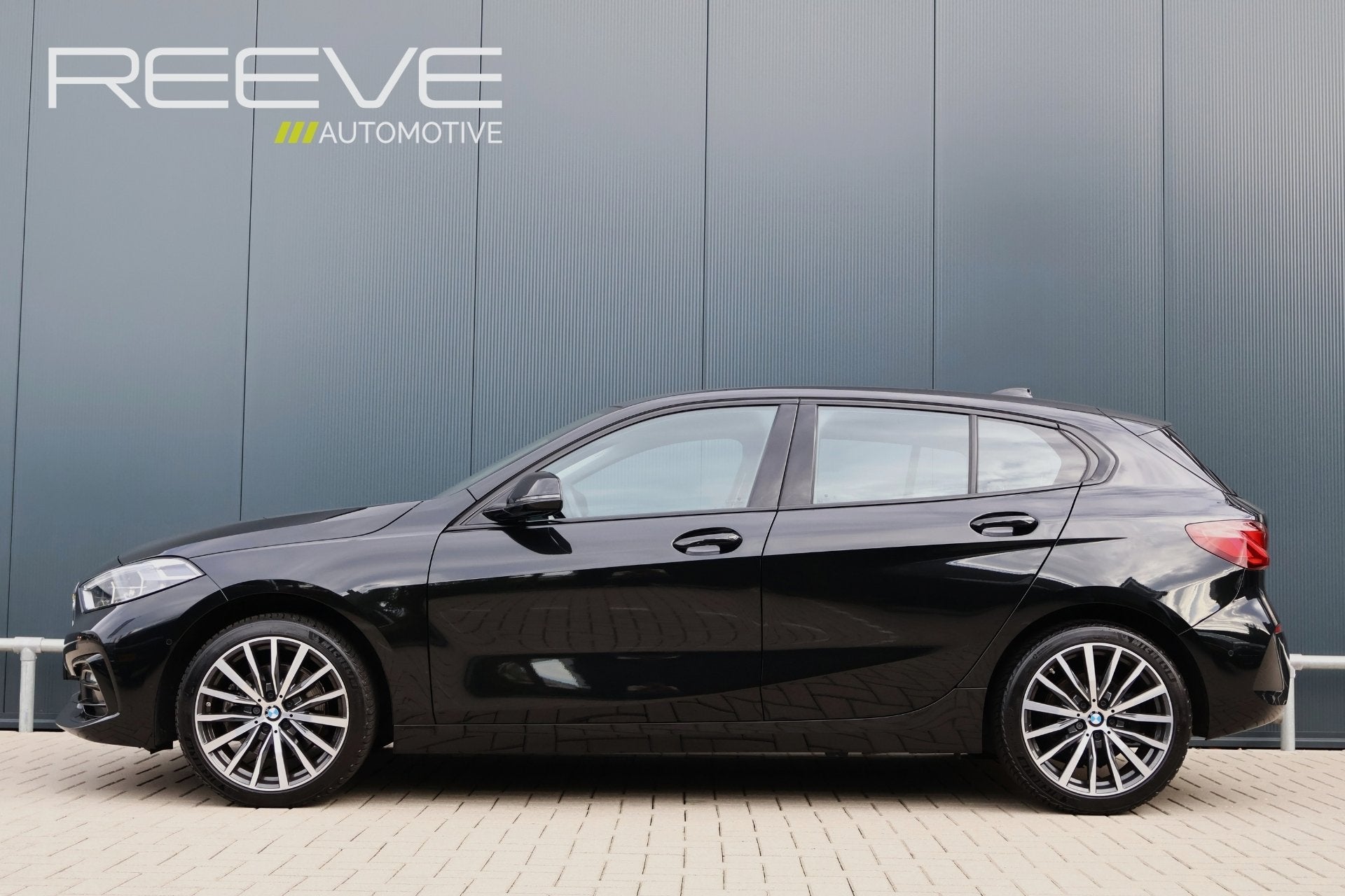 BMW 1-serie 118i Sportline Automaat | Leer | Stoelverwarming, Auto's, Dealer onderhouden, 136 pk, Gebruikt, Met garantie (alle)
