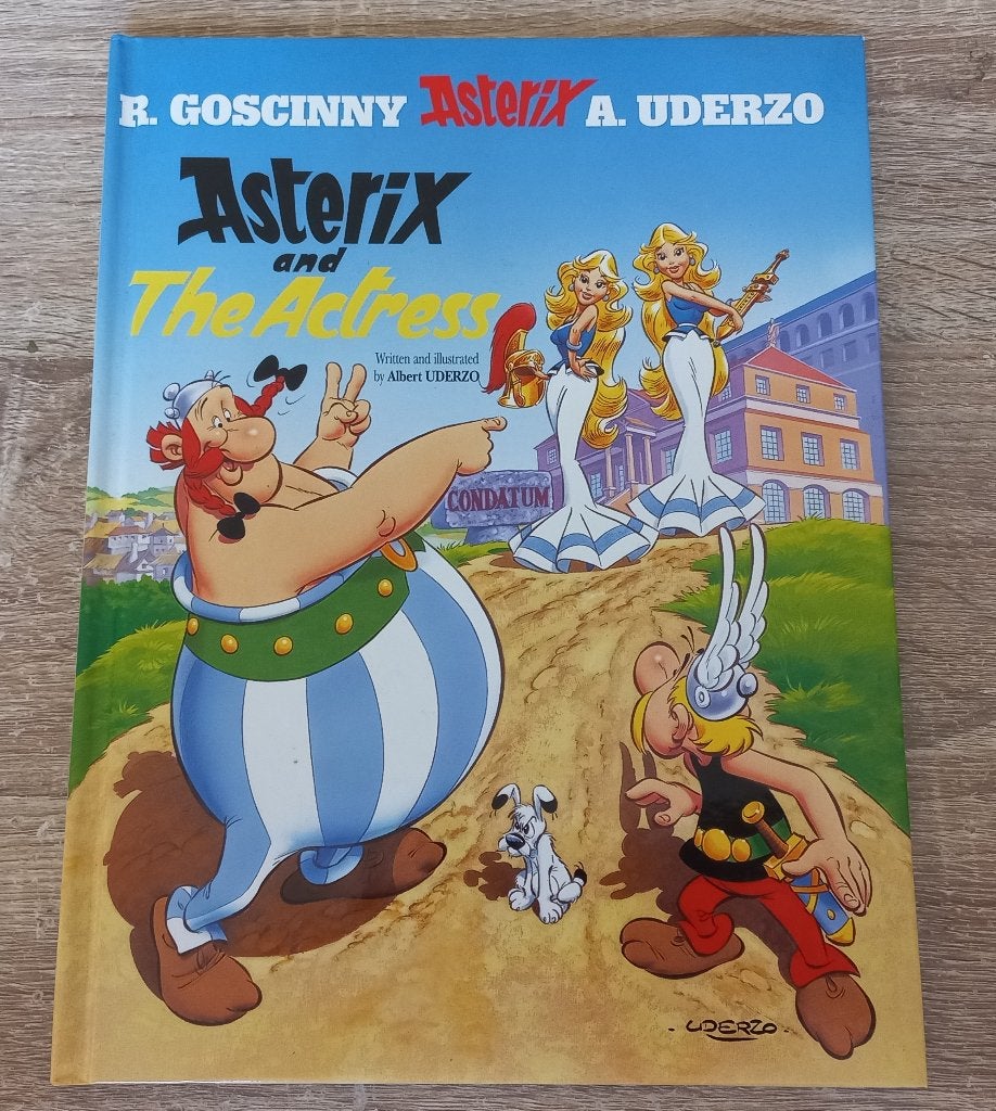 Asterix and the Actress (en Latraviata, Engels 1e druk HC), Eén stripboek, Ophalen of Verzenden, Zo goed als nieuw, Goscinny & Uderzo