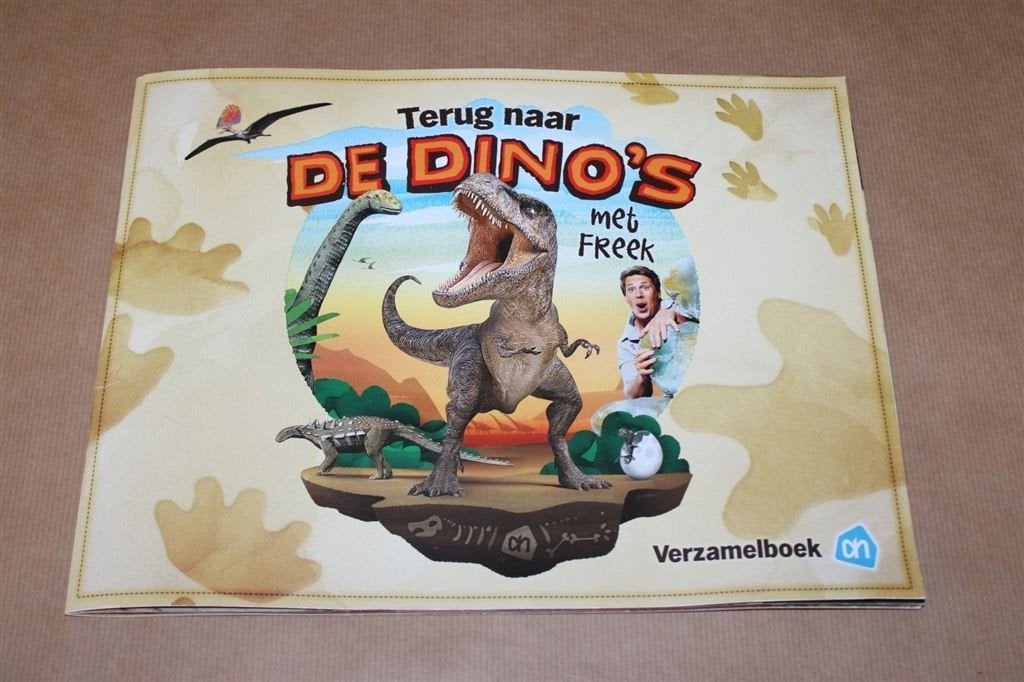 Terug naar de dino's met Freek. Verzamelboek. Compleet., Ophalen of Verzenden, Zo goed als nieuw