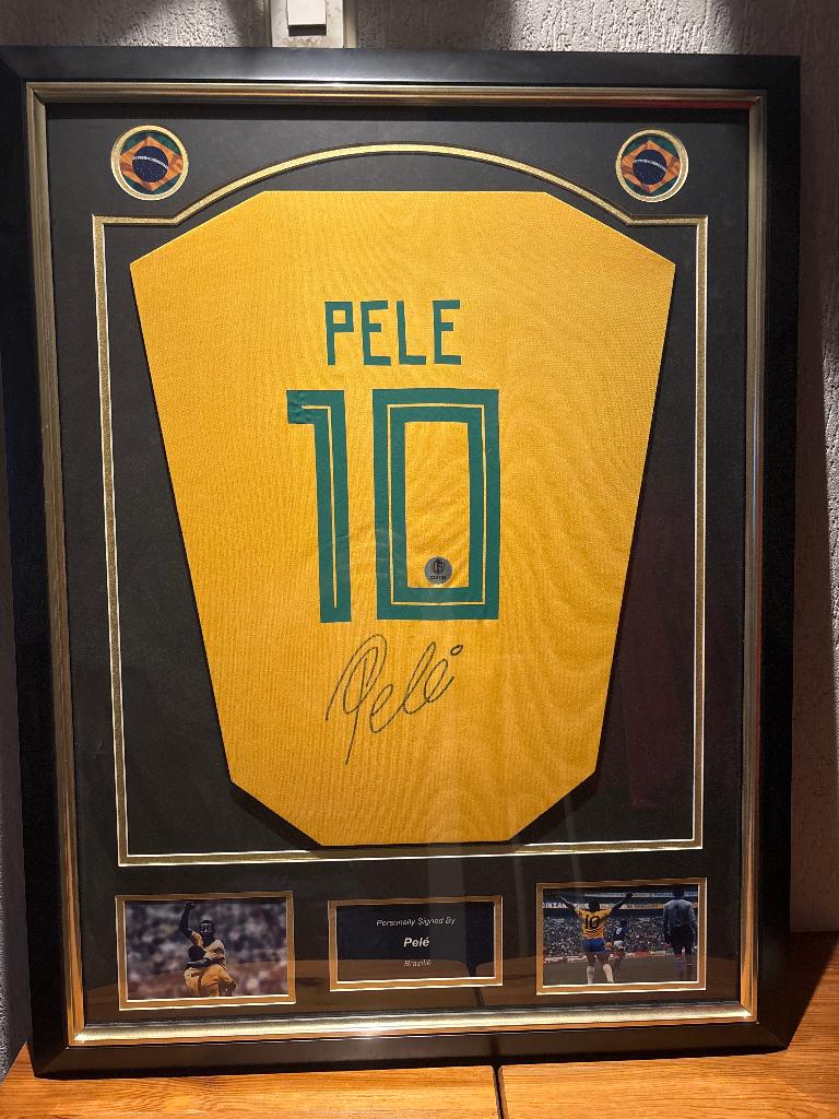 Gesigneerd en ingelijst shirt Pelé, Ophalen, Zo goed als nieuw, Buitenlandse clubs, Shirt