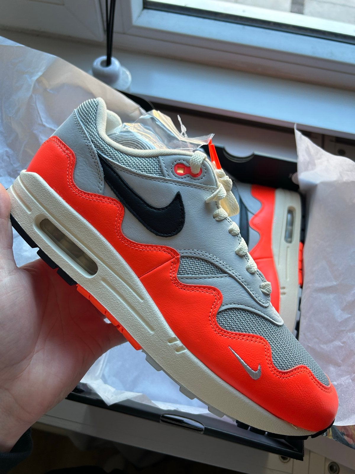 Nike Air Max 1 Patta Monarch EU45 - Nieuw in doos, Ophalen of Verzenden, Nieuw, Overige kleuren, Sneakers of Gympen