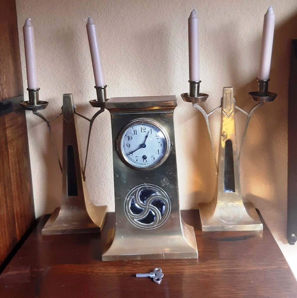 Junghans – Amsterdamse School Art Deco Klok met kandelaren, Antiek en Kunst, Ophalen of Verzenden