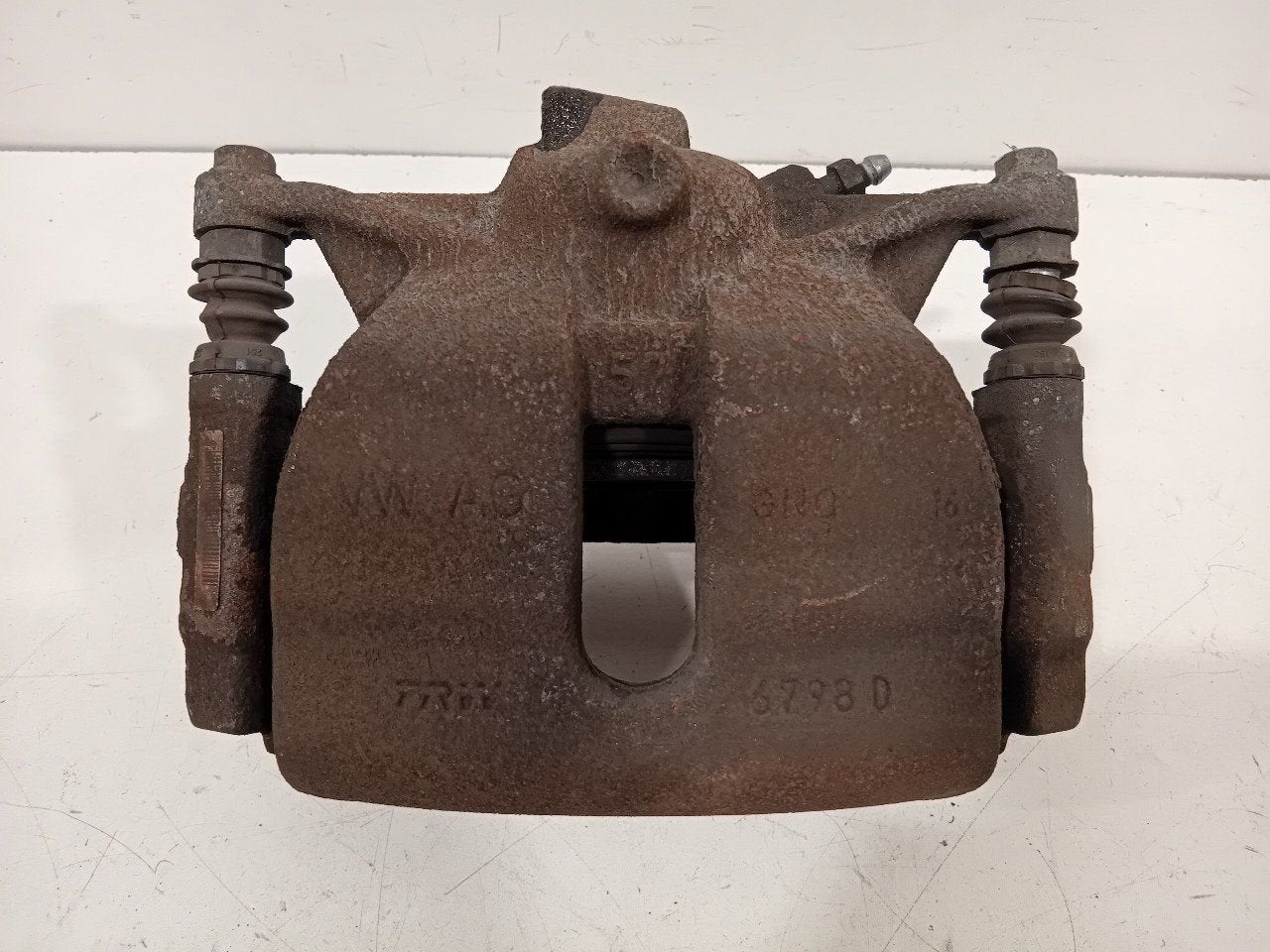 Remklauw links voor Audi A3, Auto-onderdelen, Onderdelen@venauto.nl, Van der Ven Autorecycling B.V., Gebruikt, Ettenseweg 76, 4706 PB Roosendaal, The Netherlands