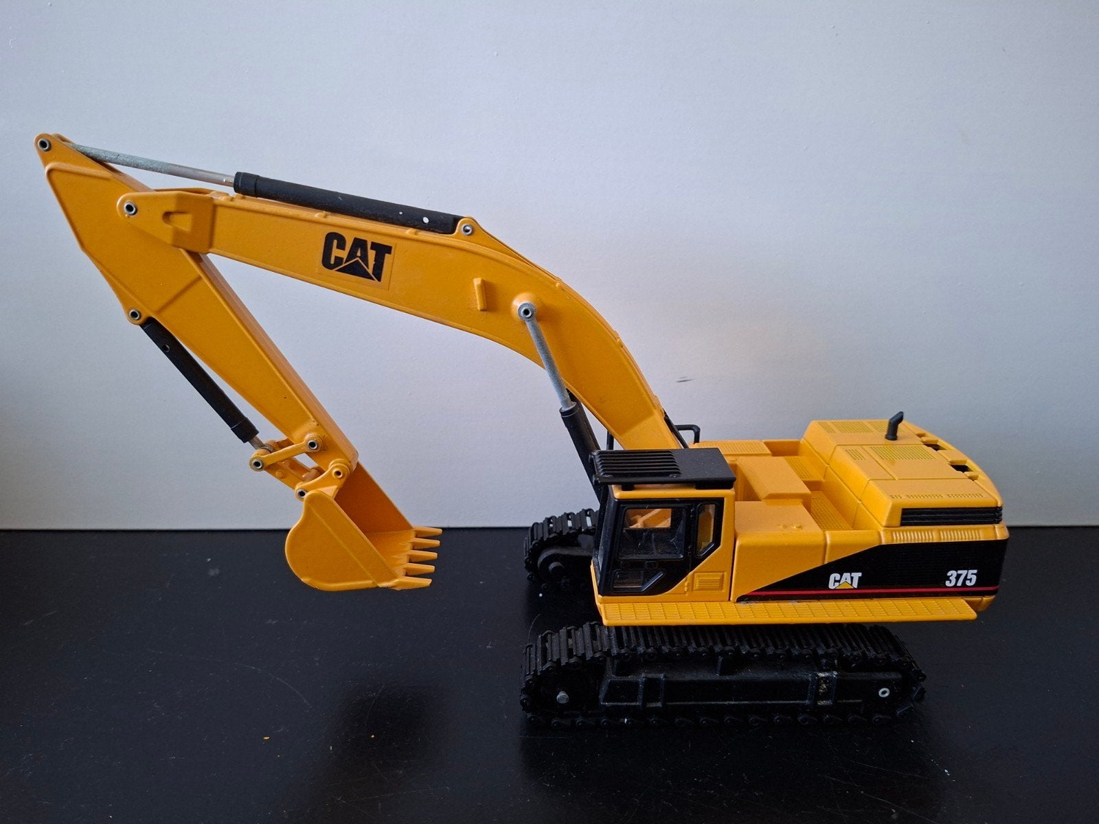 caterpillar 375 shovel 1:50, Hobby en Vrije tijd, Modelauto's | 1:50, Ophalen of Verzenden, Zo goed als nieuw, Hijskraan, Tractor of Landbouw