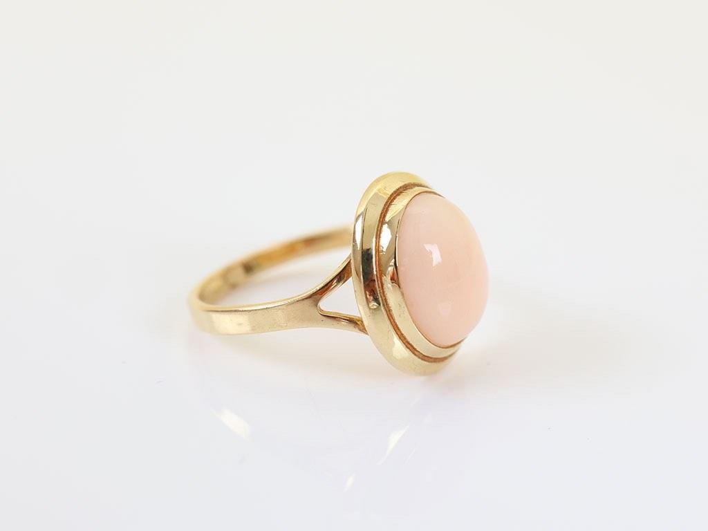 18 Karaat Gouden Dames Ring Met Roze Koraal, Ophalen of Verzenden, Roze, Met edelsteen, Dame