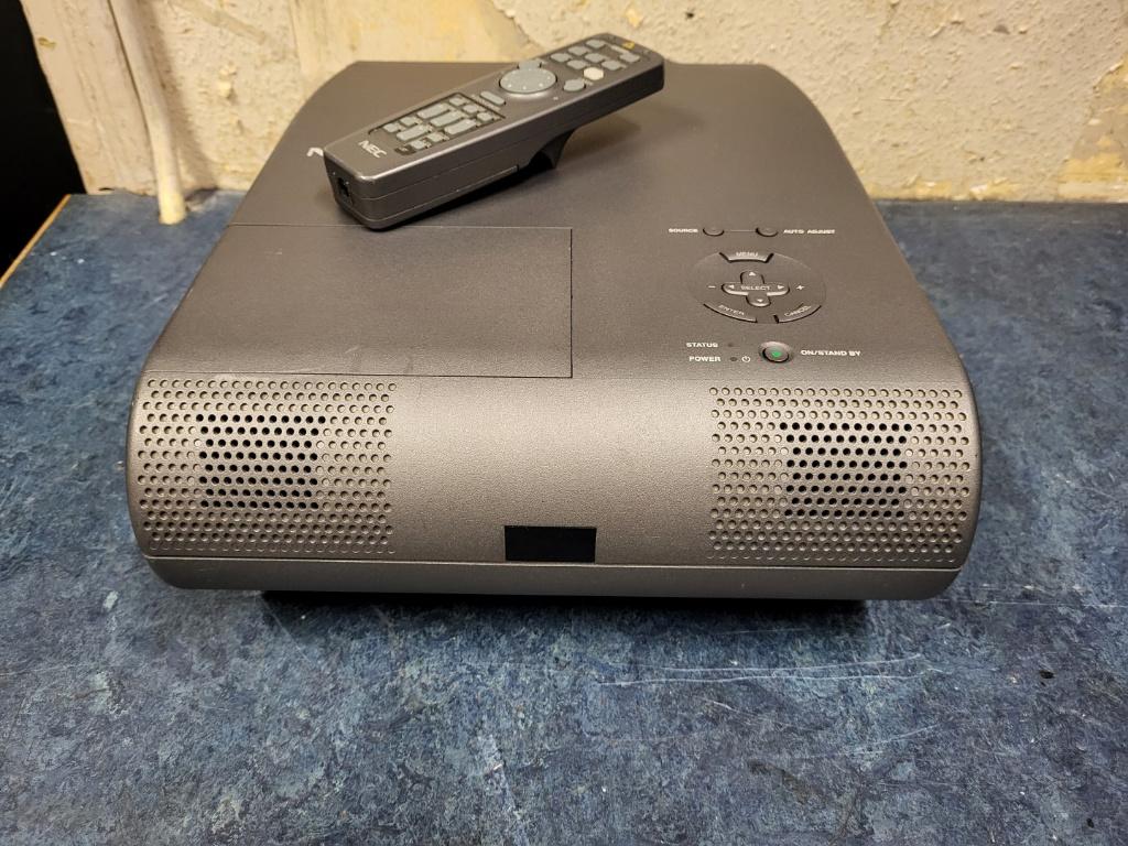 Beamer merk NEC MT1050 met garantie, Audio, Tv en Foto, Beamers, Ophalen of Verzenden, Gebruikt, Overige technologieën, NEC