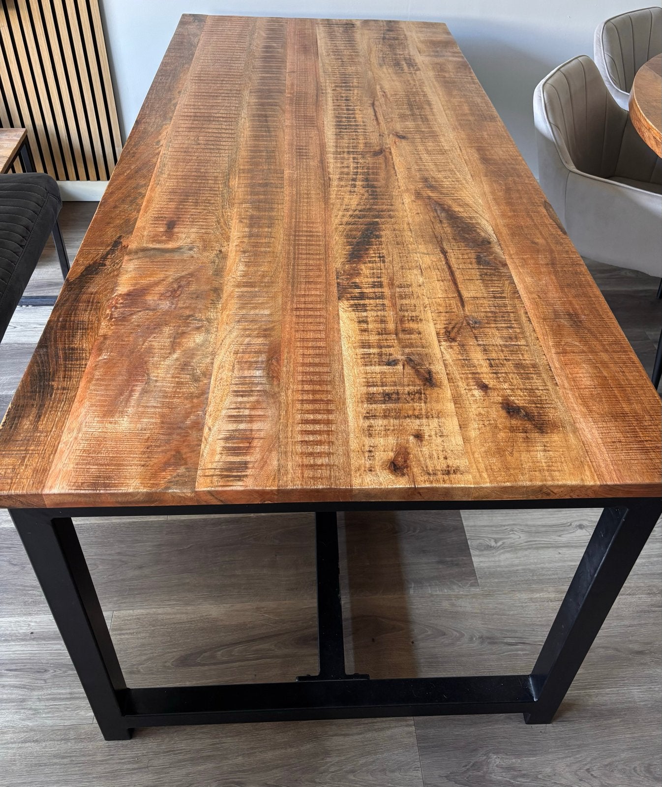 Robuuste eettafel mango hout 200x90 cm met metalen onderstel, Gebruikt, Vijf personen of meer, 150 tot 200 cm, Rechthoekig
