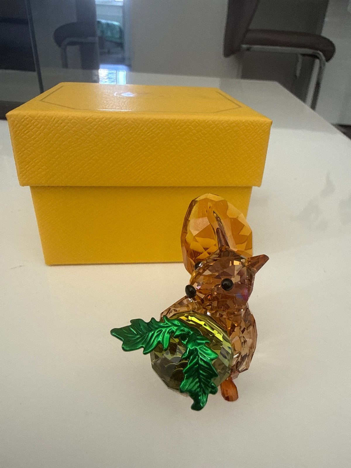 Swarovski Eekhoorn met nootje - Kristalbeeldje, Ophalen of Verzenden, Zo goed als nieuw, Dier