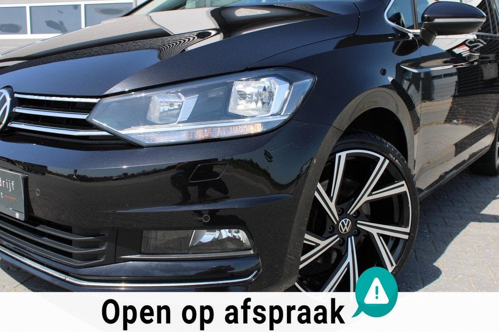 Volkswagen Touran 1.5 TSI DSG Highline |PANO|CAMERA|PDC V+A|, Auto's, 15 km/l, Zwart, 4 cilinders, 150 pk