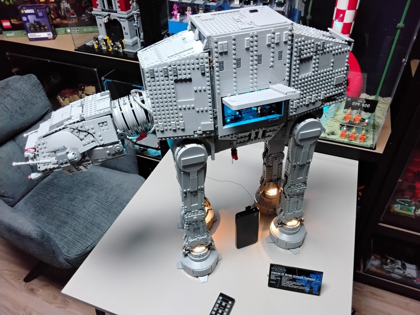 LEGO STAR WARS UCS AT-AT met verlichting - 75313

complete s, Ophalen, Zo goed als nieuw
