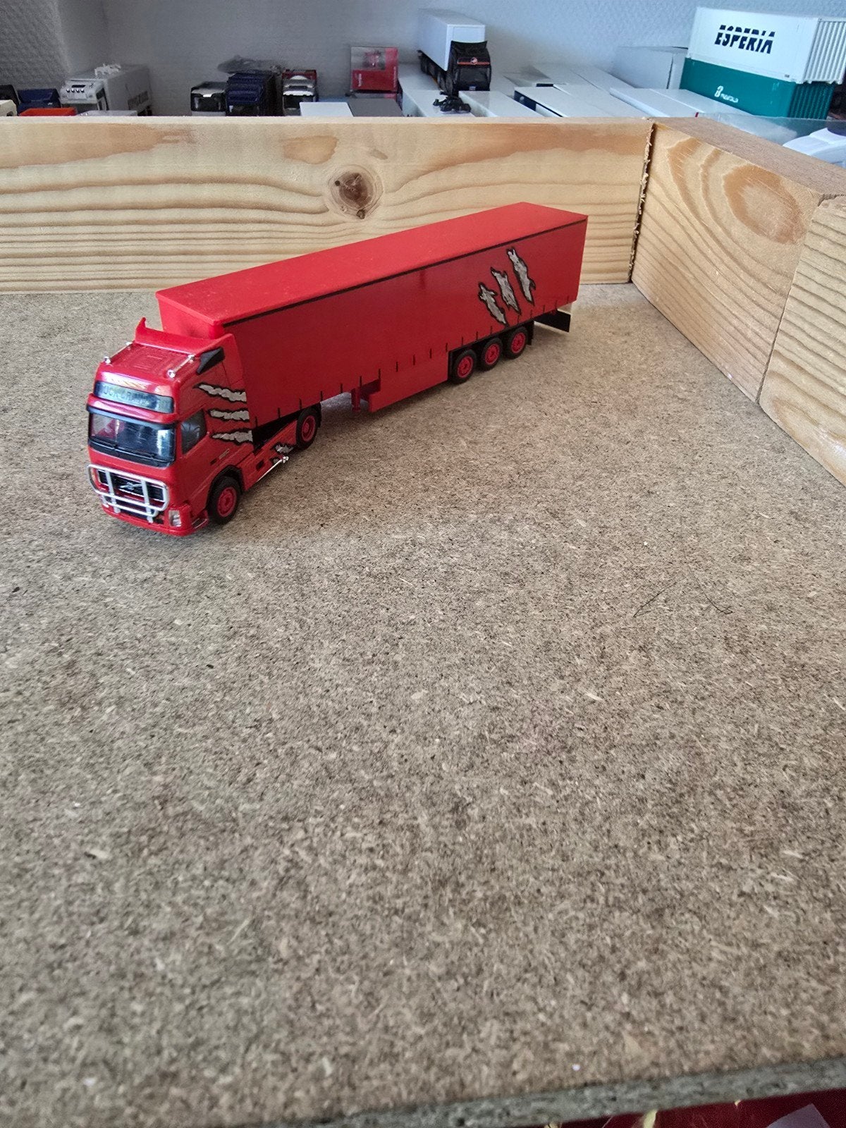 1551 volvo fh eigenbouw, Hobby en Vrije tijd, Modelauto's | 1:87, Ophalen of Verzenden, Zo goed als nieuw, Bus of Vrachtwagen