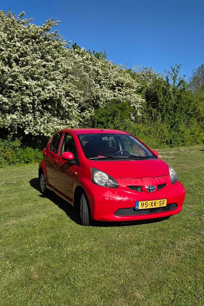 Toyota Aygo 2007, 99.968km, Carplay, 2e eigenaar, 5-drs, Auto's, Toyota, Voorwielaandrijving, 4 stoelen, Leder en Stof, 68 pk