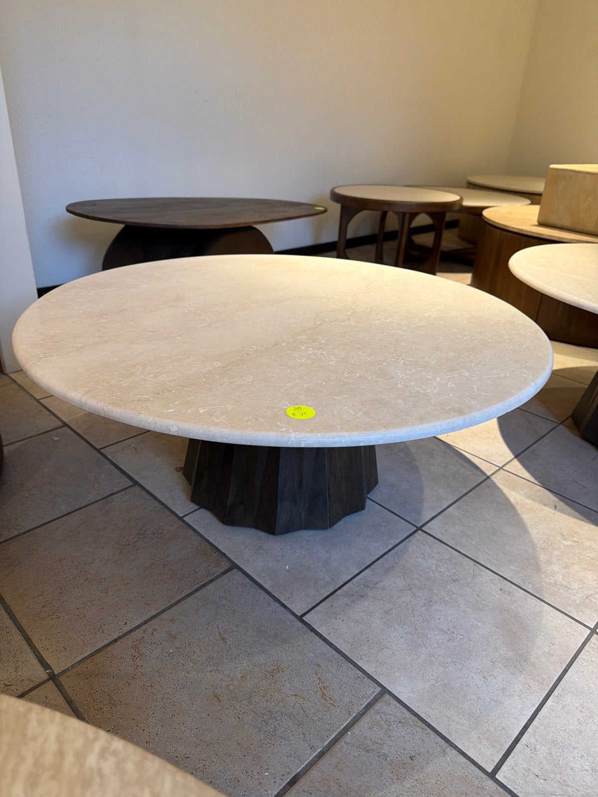 Salontafel rond 90 cm met lichte scheur in blad, Ophalen, Japandi, Rond, Nieuw