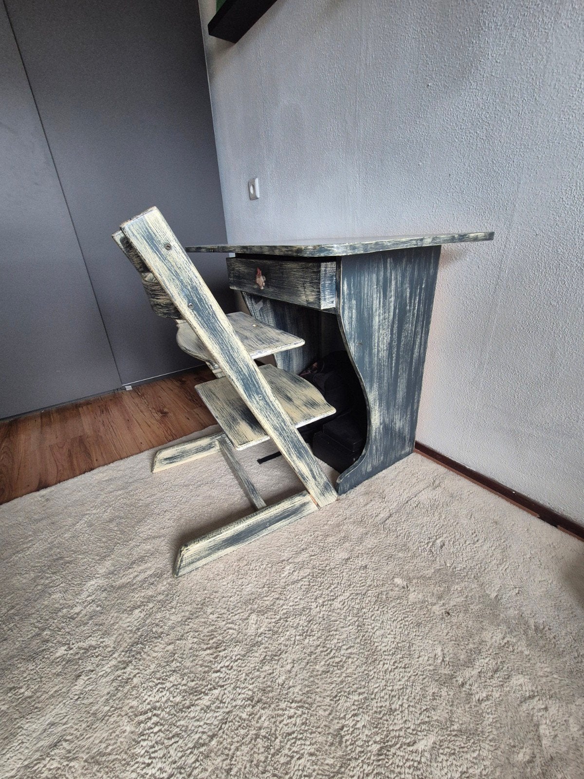 Stokke meegroeistoel - uniek geverfd met bijpassend bureau, Ophalen, Gebruikt