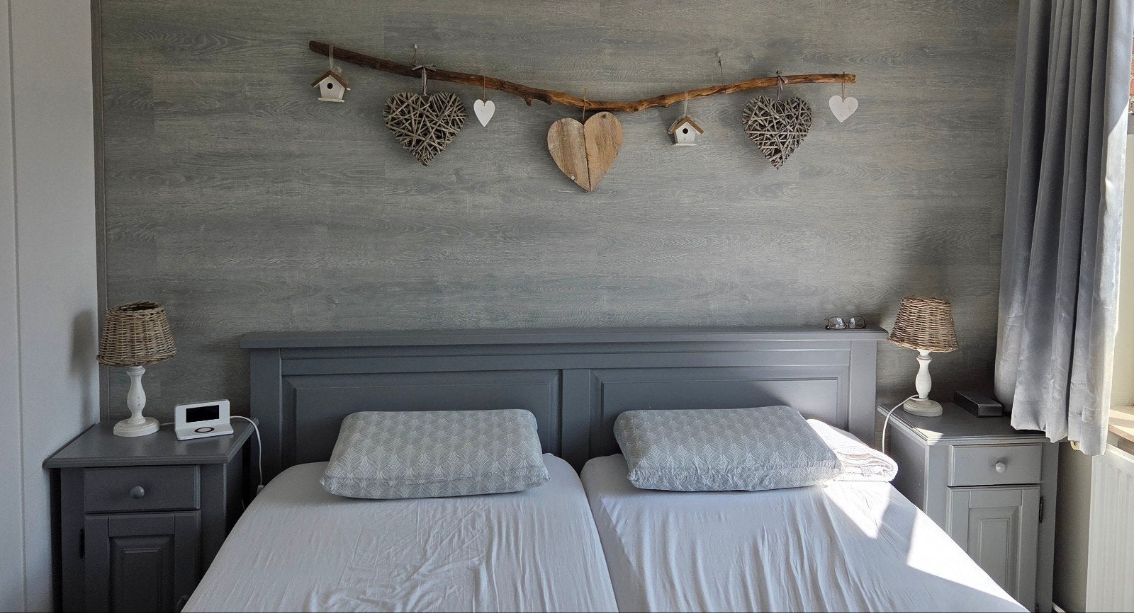 Bed 180 x 200 grenen (grijs geverfd), Huis en Inrichting, Ophalen, Gebruikt, Tweepersoons, 180 cm