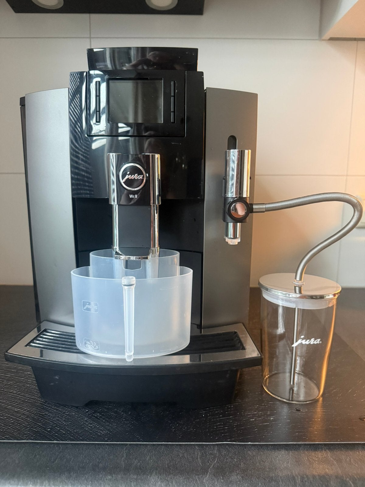 Jura We8 zeer nette staat slechts 11.862 kopjes, 10 kopjes of meer, Ophalen, Zo goed als nieuw, Koffiemachine