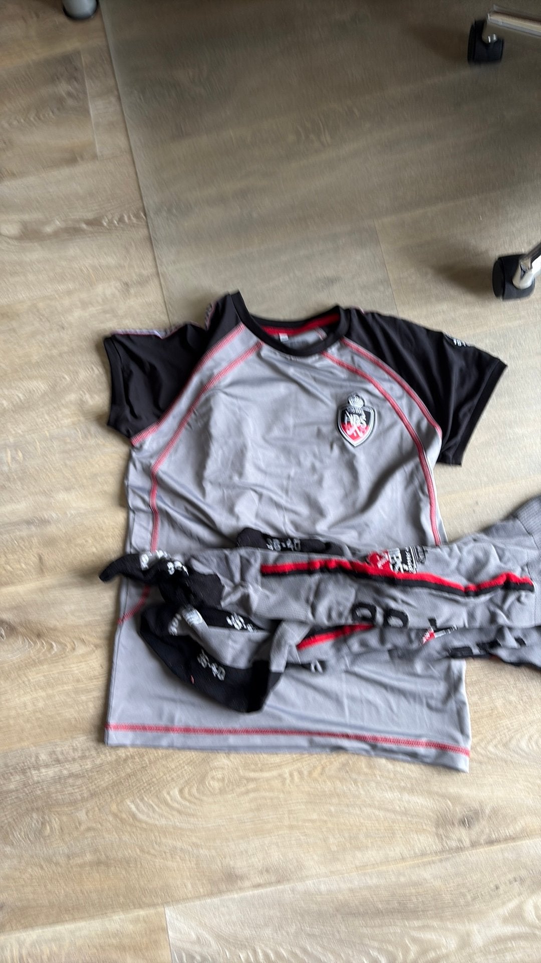 Shirt en twee paar sokken HBS, Ophalen, Kleding