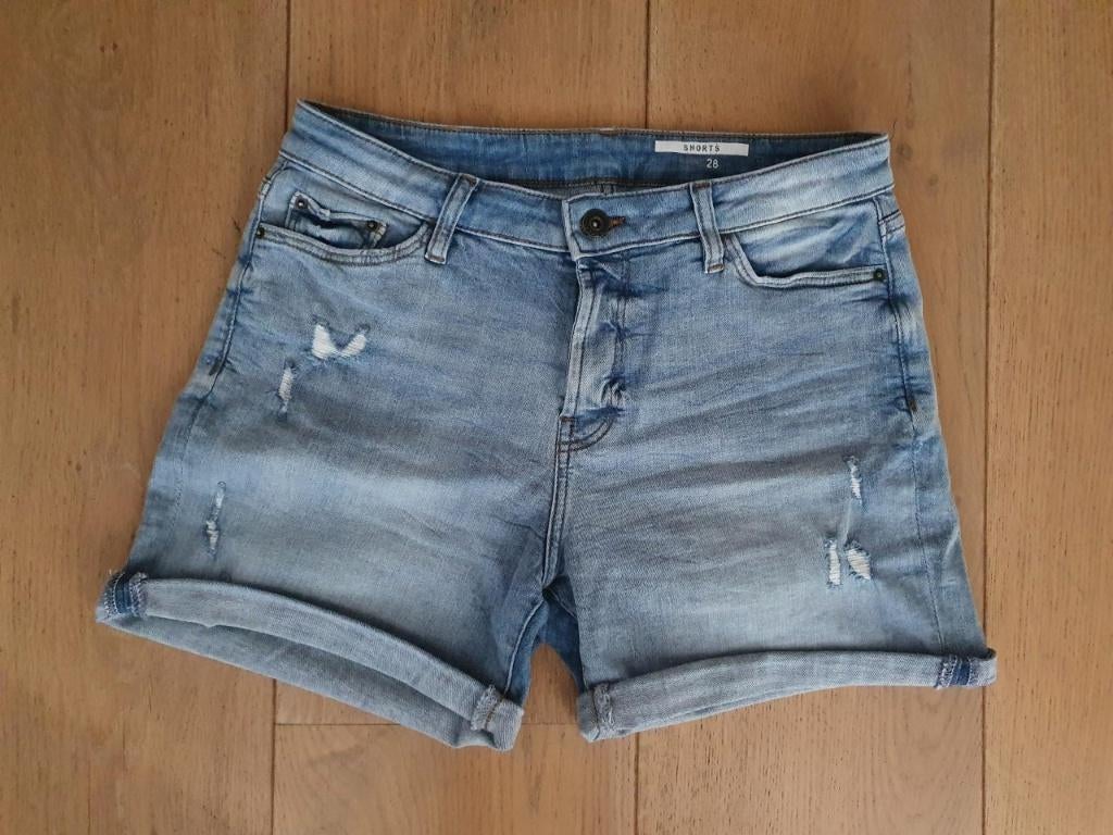 Korte jeans maat 28 van EDC/Esprit, Kleding | Dames, Spijkerbroeken en Jeans, Blauw, Ophalen of Verzenden, Zo goed als nieuw, W28 - W29 (confectie 36)