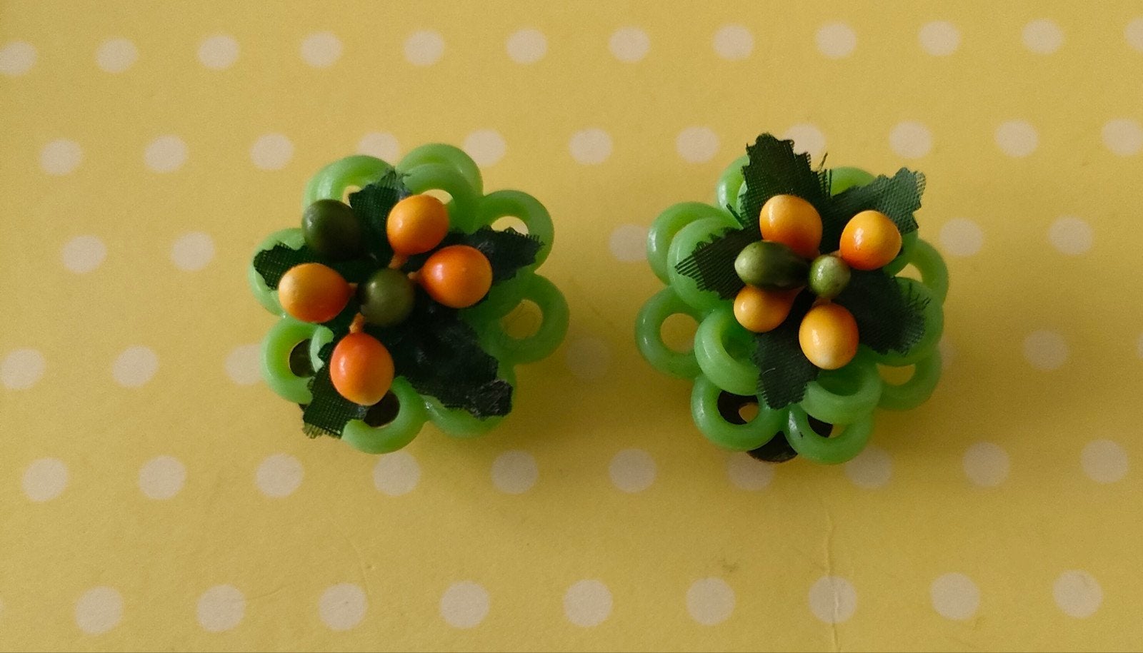 Vintage jaren '60 groene kunststof ringetjes clips., Ophalen of Verzenden, Gebruikt, Groen