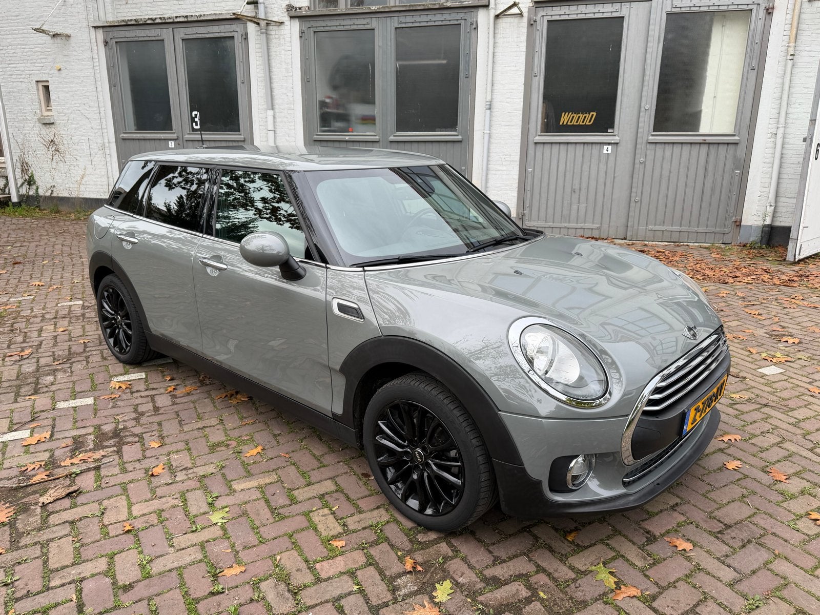 MINI CLUBMAN 1.5 (136pk) ONE 2017 GRIJS 95KM NIEUWSTAAT!, Auto's, Voorwielaandrijving, 136 pk, Handgeschakeld, 3 cilinders
