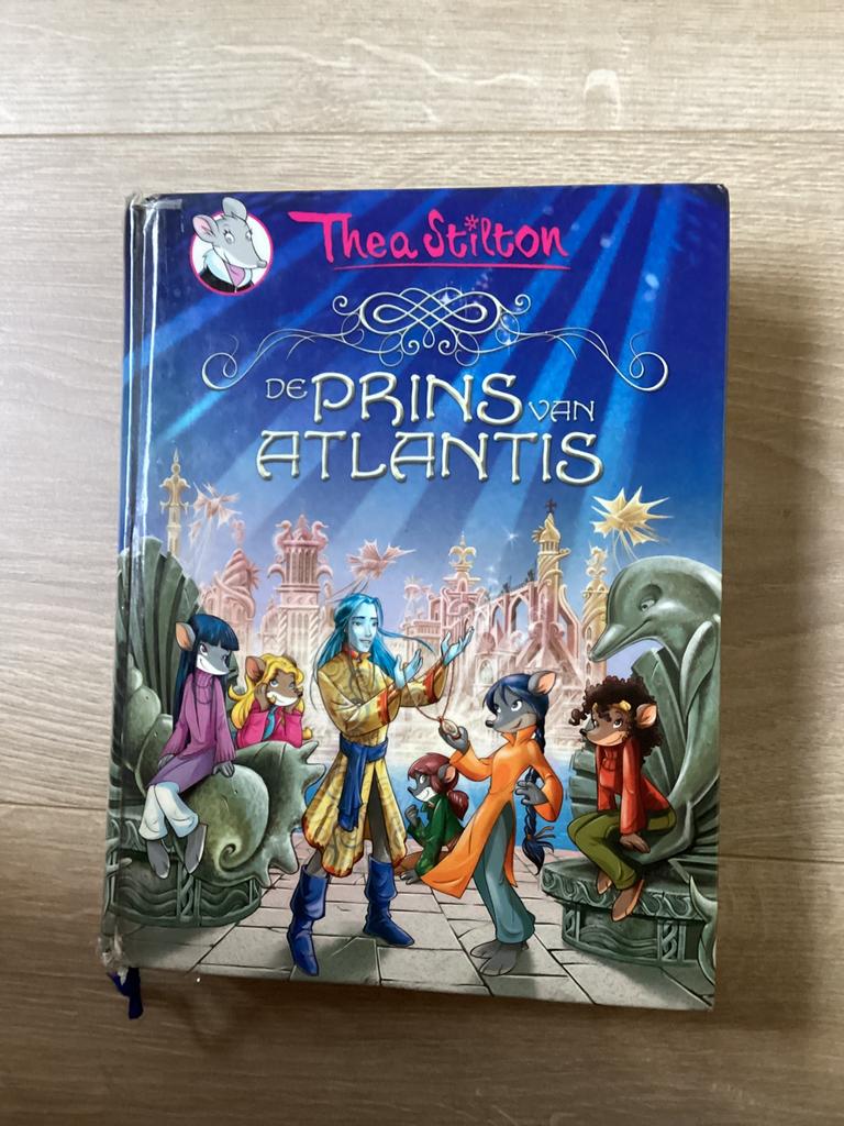 Thea Stilton De prins van Atlantis, Boeken, Ophalen of Verzenden, Zo goed als nieuw