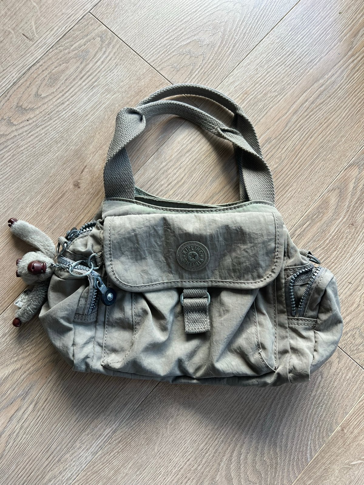 Kipling Handtasje - Beige/Groen met Aapje, Ophalen of Verzenden, Zo goed als nieuw, Beige, Handtas