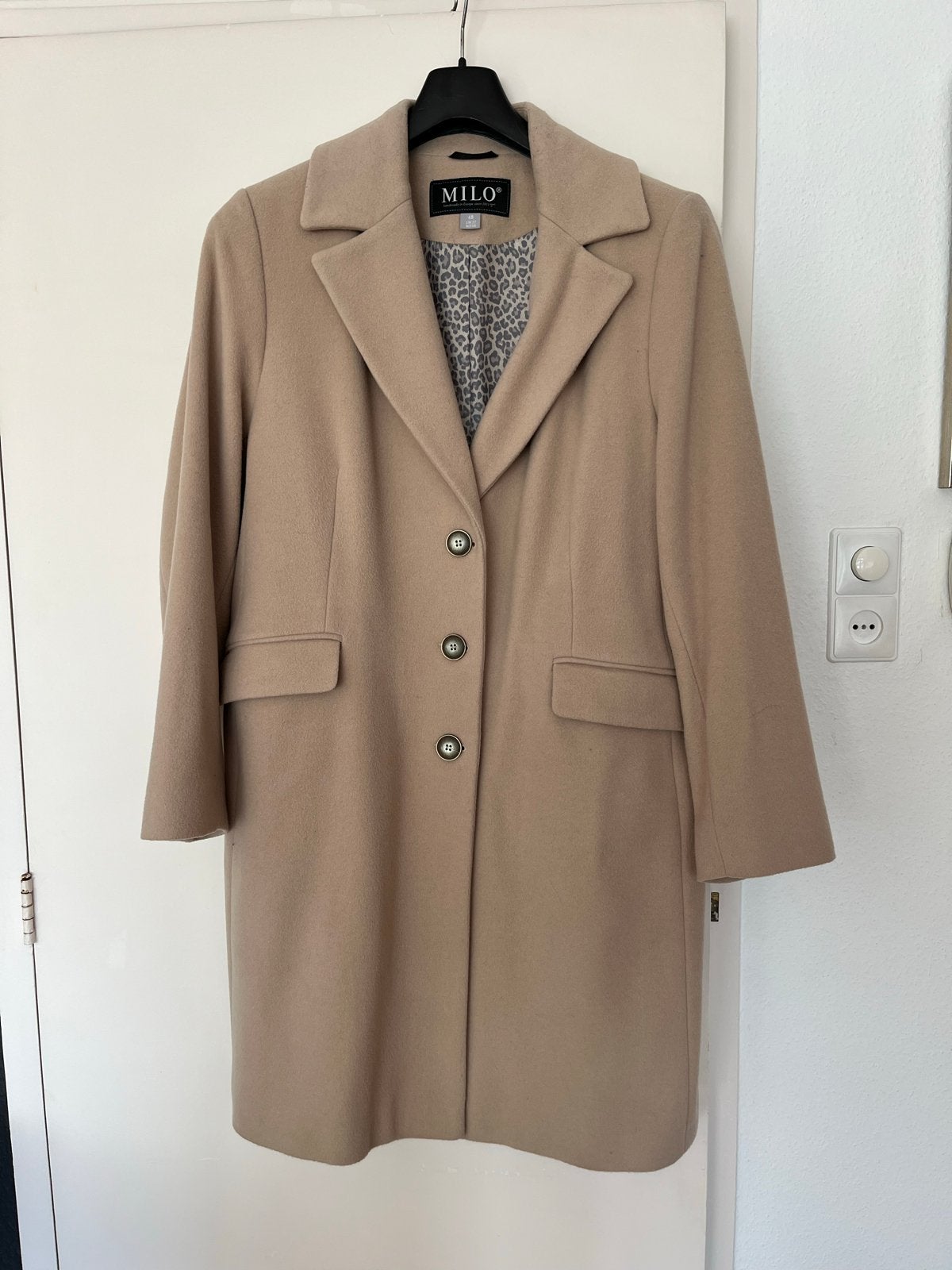 Milo wollen jas met luipaardprint voering, Kleding | Dames, Ophalen of Verzenden, Gedragen, Maat 46/48 (XL) of groter, Beige