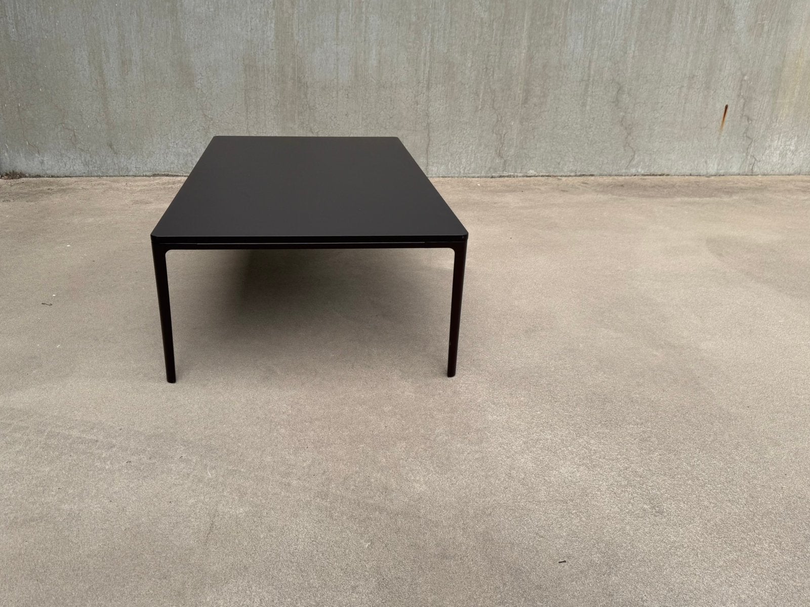 VITRA salontafel 120x70 chocolat design Jasper Morrison, Huis en Inrichting, Overige materialen, 100 tot 150 cm, Zo goed als nieuw